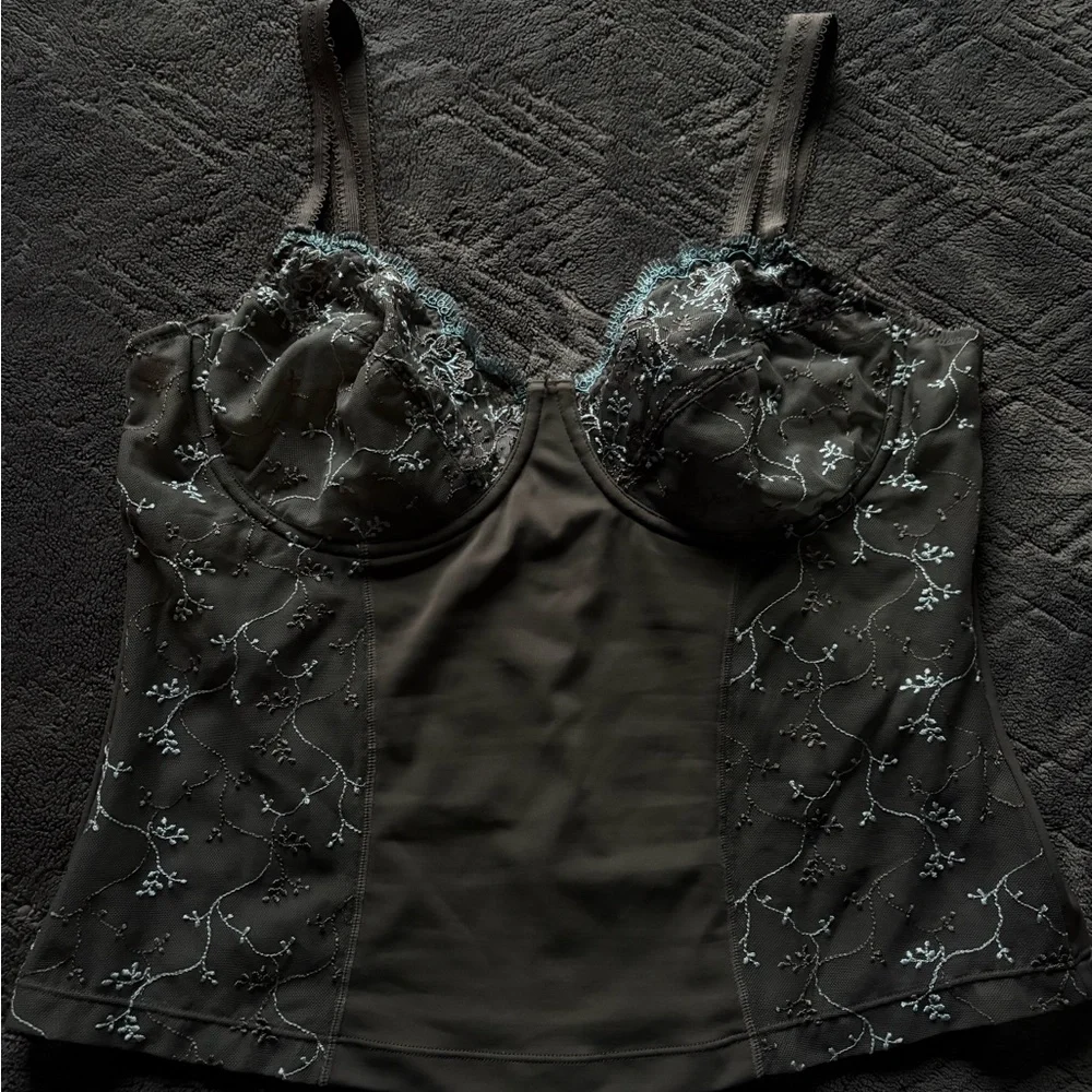 Elegant Grey Lace Camisole - Picture 5 of 6